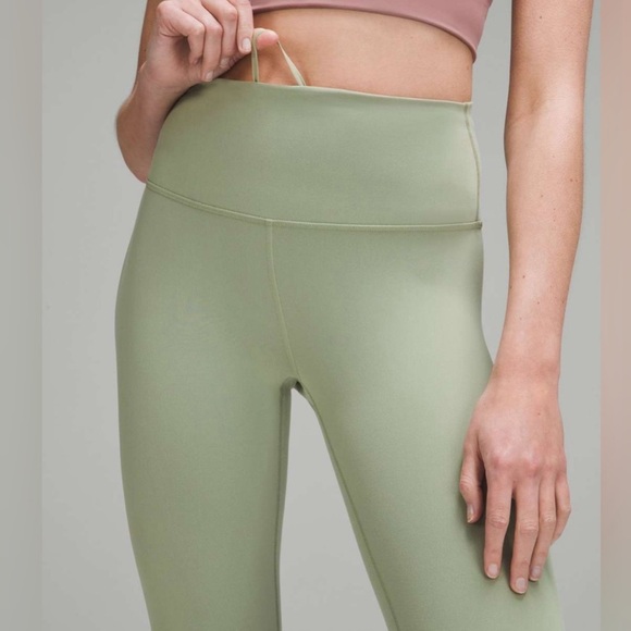 Lululemon Wunder Train High-Rise Tight 25" in desert green size 6 - Picture 2 of 4